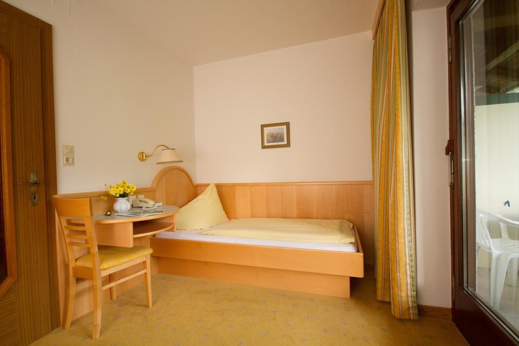 Hotel Garni Sonnblick Bad Kleinkirchheim Room photo